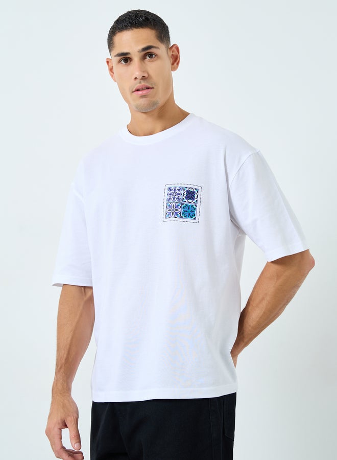 Styli Men White Oversized Graphic Print T-Shirt - Image 3