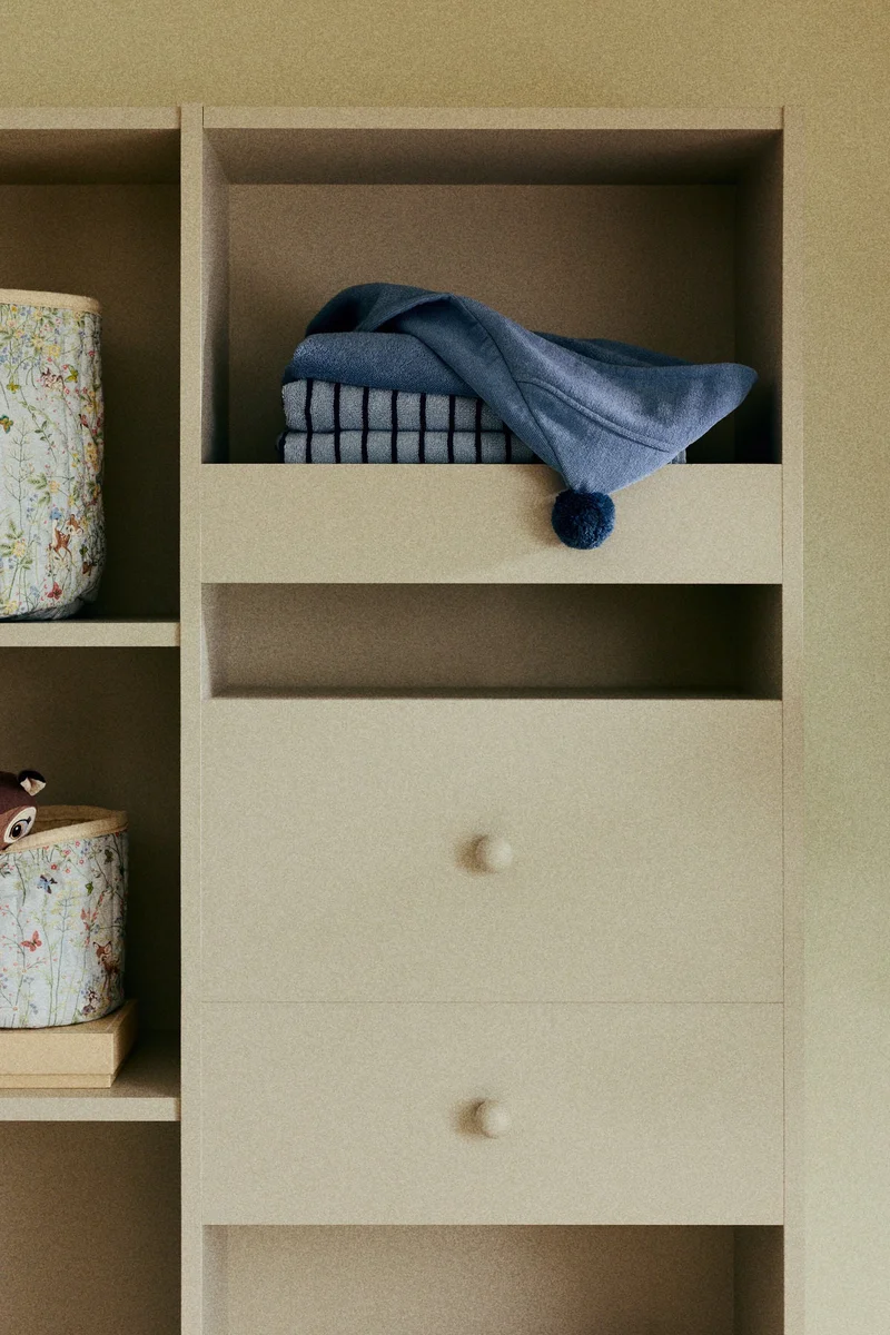 اتش اند ام منشفة استحمام بقبعة