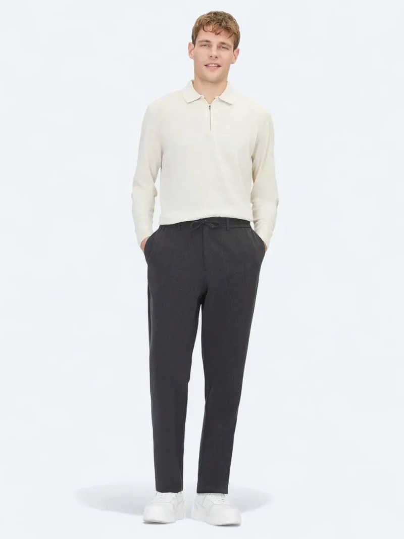 كيب بنطال رياضي أسود منسوج بقصة مريحة