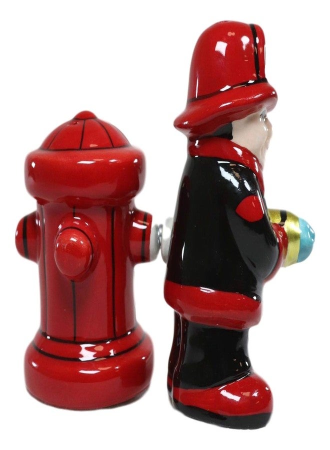 إيبروس جيفت مجموعة إيبروس "في خط الواجب" - رجل إطفاء يحمل خرطومًا بجانب صنبور إطفاء أحمر - طقم هزازات ملح وفلفل سيراميك مغناطيسي - تماثيل لرجال الإطفاء وسيارات الإطفاء والشاحنات - خدمة 911 المدنية - Image 4