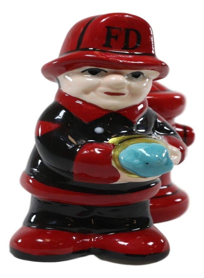 إيبروس جيفت مجموعة إيبروس "في خط الواجب" - رجل إطفاء يحمل خرطومًا بجانب صنبور إطفاء أحمر - طقم هزازات ملح وفلفل سيراميك مغناطيسي - تماثيل لرجال الإطفاء وسيارات الإطفاء والشاحنات - خدمة 911 المدنية - Image 3