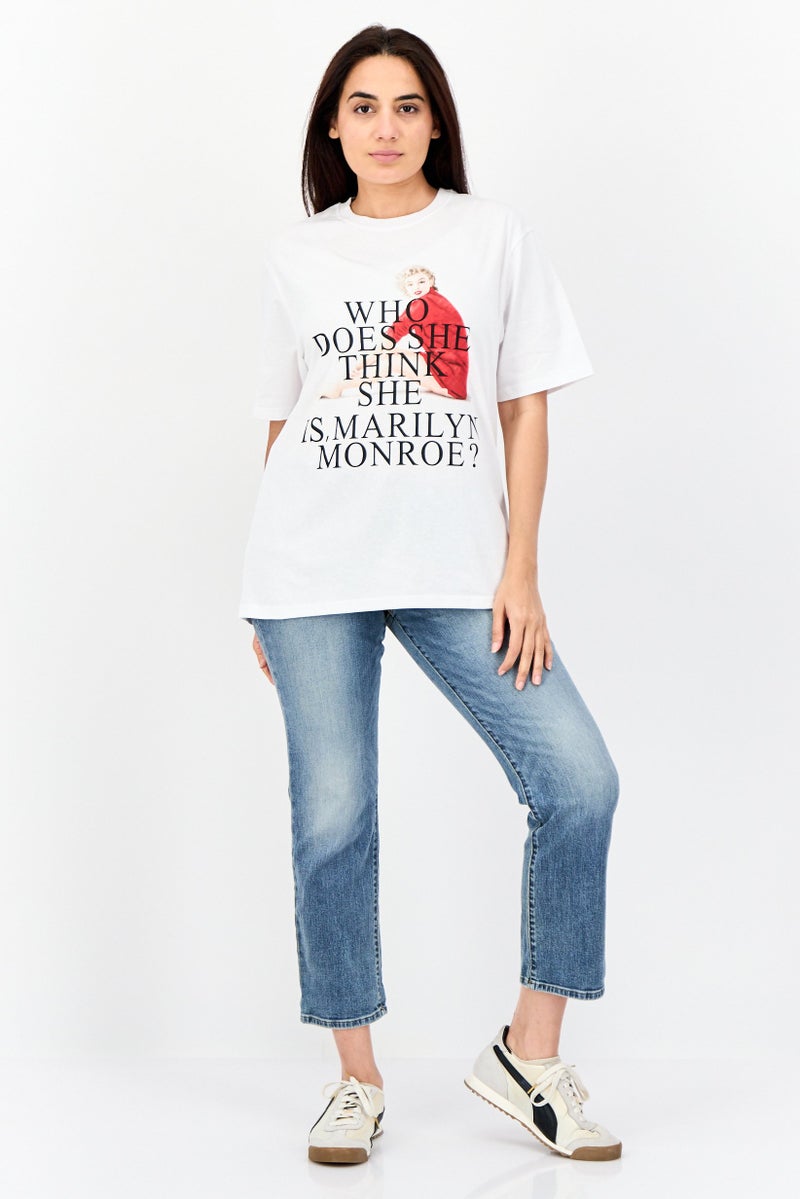 Marlyn Monroe تي شيرت جرافيك بقلنسوة واسعة للنساء، أبيض - Image 2