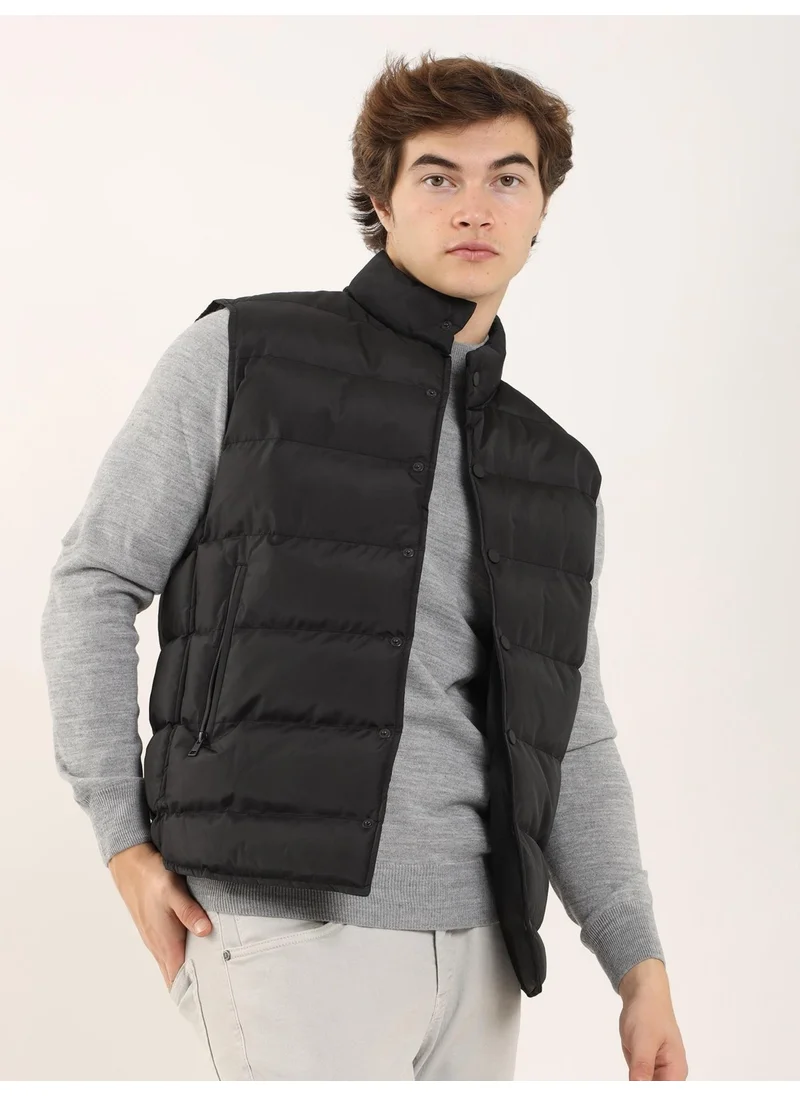 دوفي Black Men's Regular Fit High Collar Vest Coat