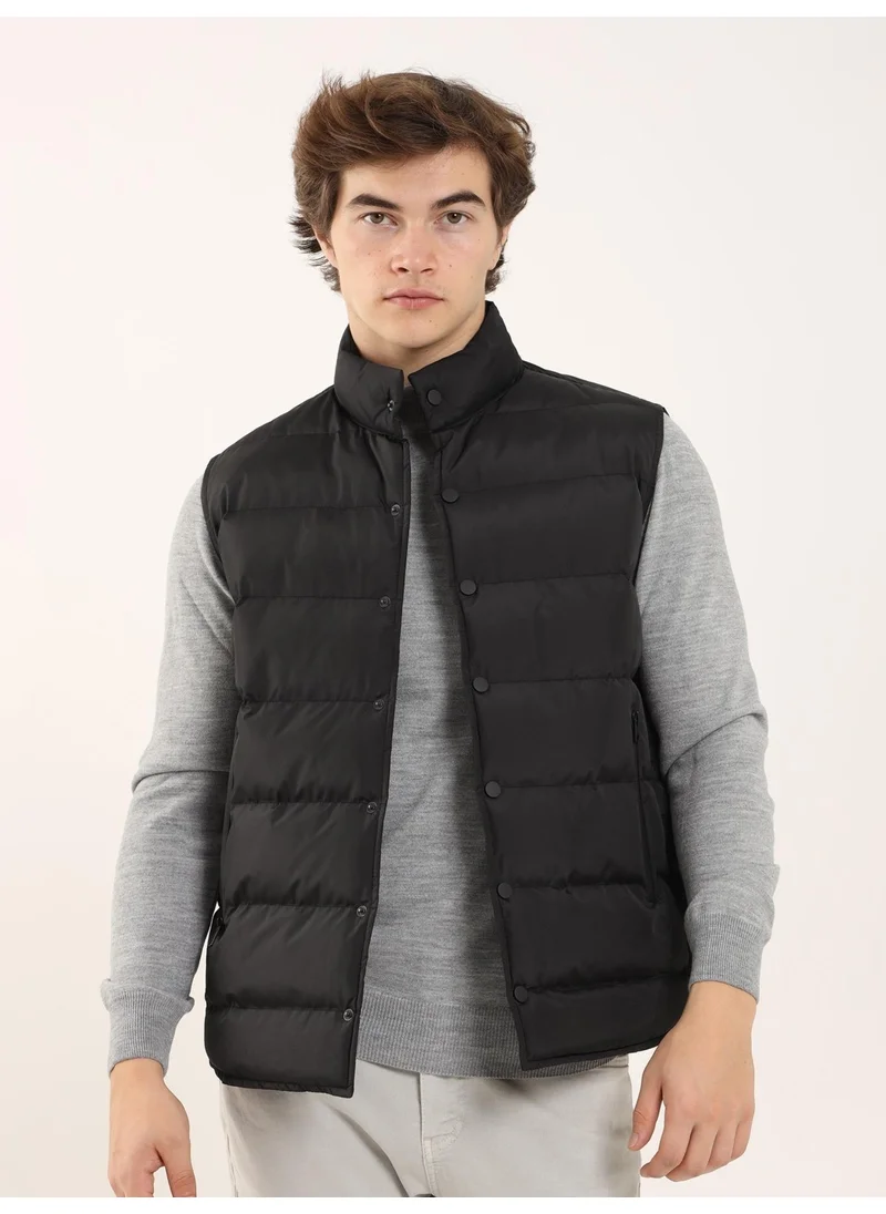 دوفي Black Men's Regular Fit High Collar Vest Coat