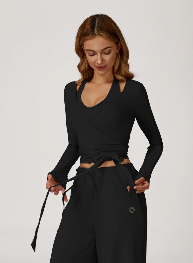 KAWN.YOGA 2 Piece Set Including a V-Neck Halter Bra And A Long-Sleeve Crop Top
