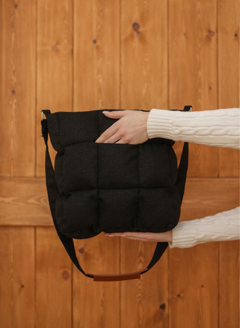 B.S COLLECTION Elegant and Practical BS Crossbody Bag with a Modern Design in Black. - Image 5