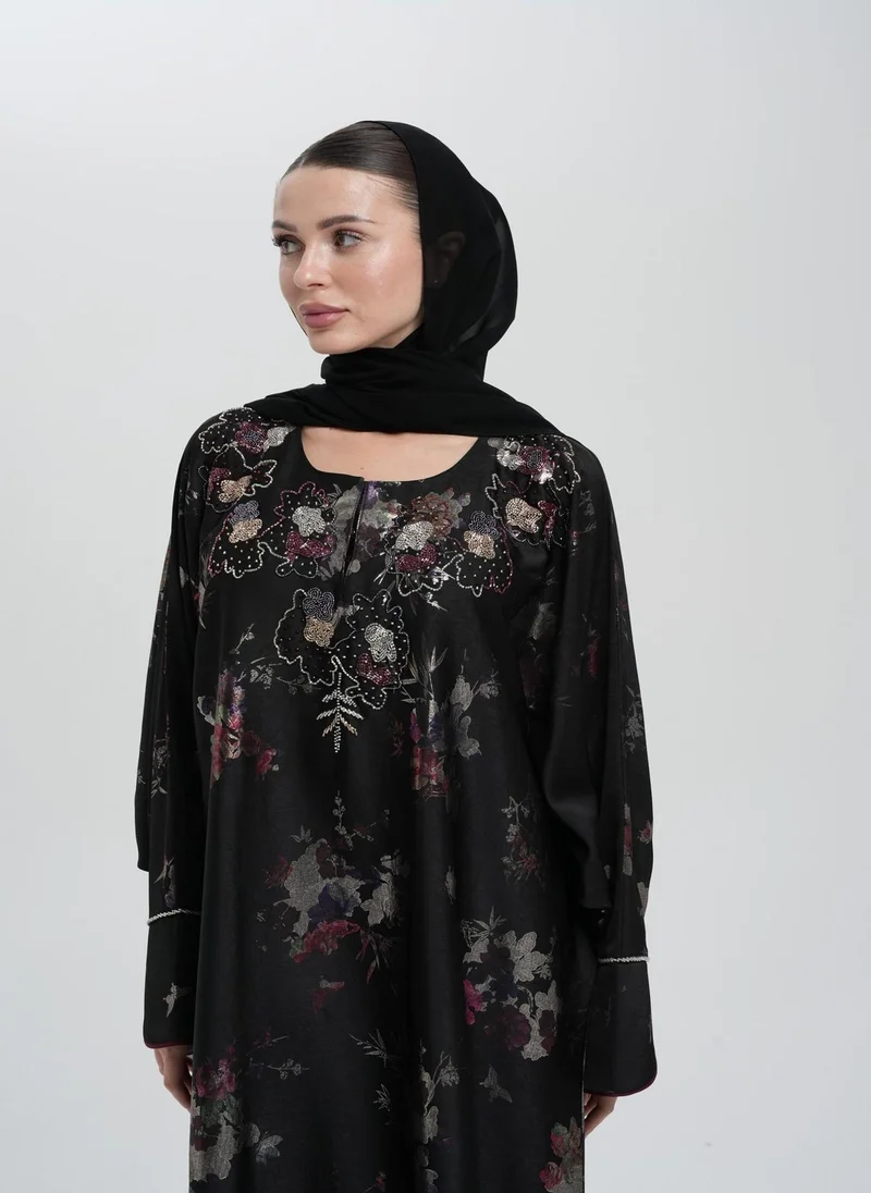Meem by Mariyah Closed embellished Kaftaan