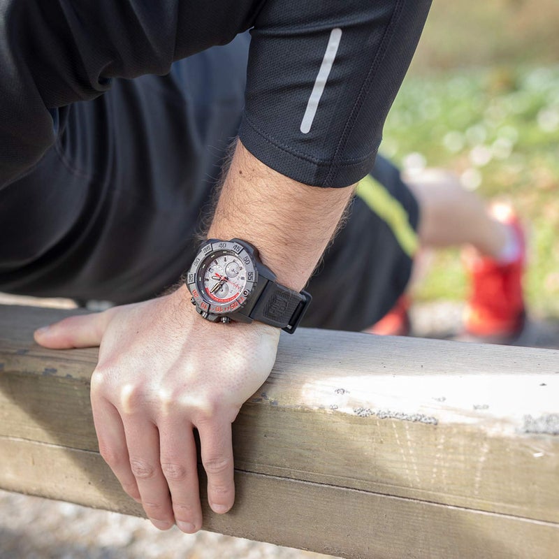 Luminox ساعة لومي نوكس نافى سيل XS.3581.EY للرجال 45 مم - ساعة غوص عسكرية باللون الأسود مع كرونوغراف ووظيفة التاريخ مقاومة للماء حتى 200 م - Image 2