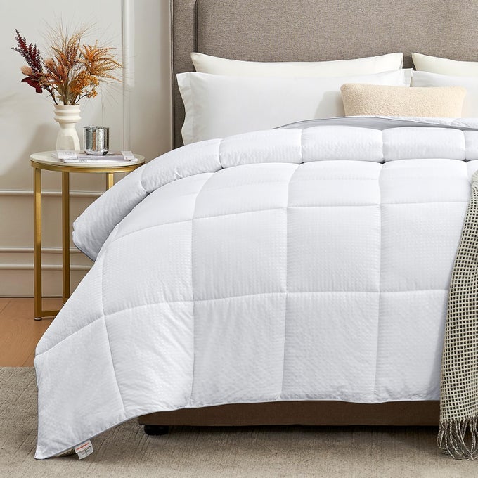 CALIFORNIA KING COMFORTER WHITE DUVET INSERT DOWN ALTERNATIVE BED COMFORTER LIGHTWEIGHT BEDDING COMFORTERS CAL KING SIZE QUILTED SOFT ALL SEASON WHITE SQUARE EMBOSSED