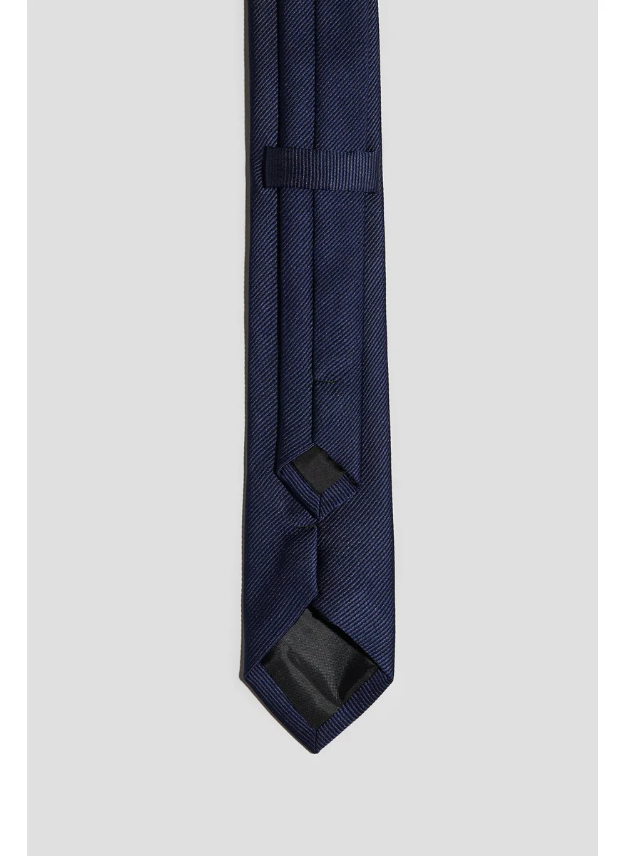 اتش اند ام Tie