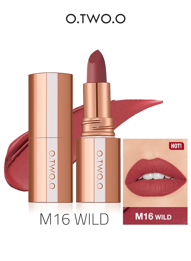 أو.تو.أو روج مات القُبلة المخملية – صبغة قوية بلمسة مخملية، قوام خفيف وثبات طويل طوال اليوم - Image 1