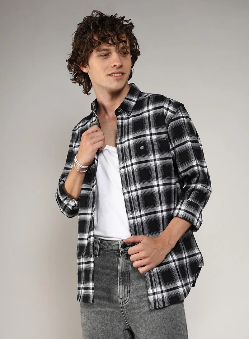 Campus Sutra Men's Midnight Black & Chalk White Brushed Buffalo Check ShirtFor Casual Wear | Spread Collar | Long Sleeve | Button Closure | Shirt Crafted With Comfort Fit For Everyday Wear