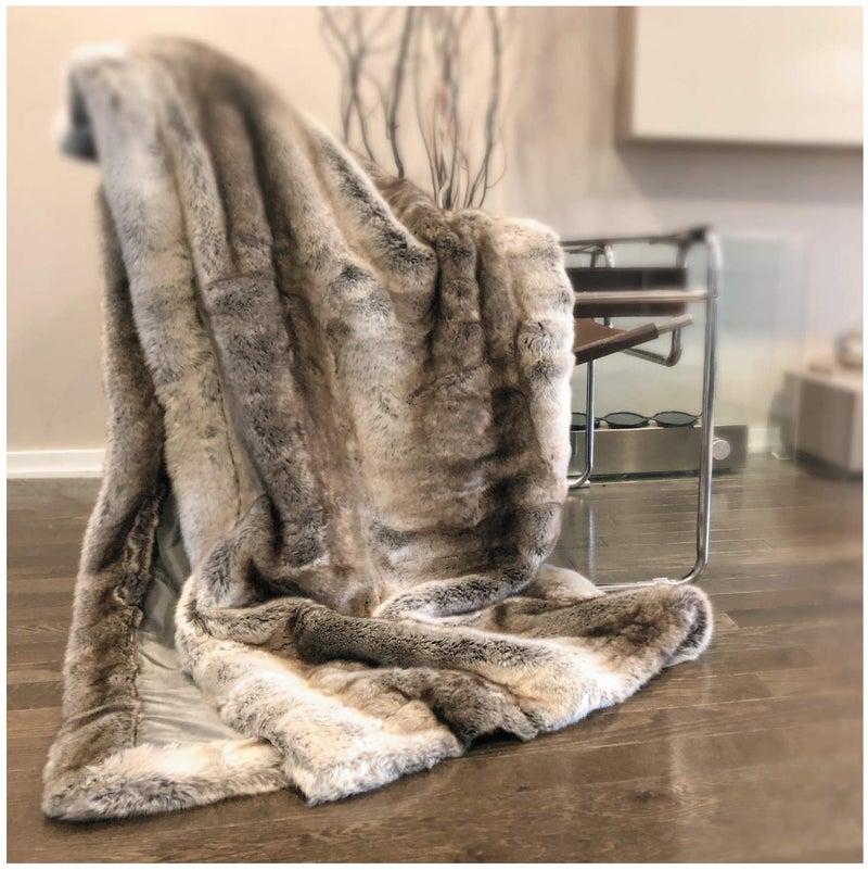 Eikei Luxury Faux Fur Throw Blanket Super Soft Oversized Thick Warm Afghan Reversible to Plush Velvet in Tan Grey Wolf Cream Mink or Blush Chinchilla Machine Washable Ombre Beige 60Wx70L