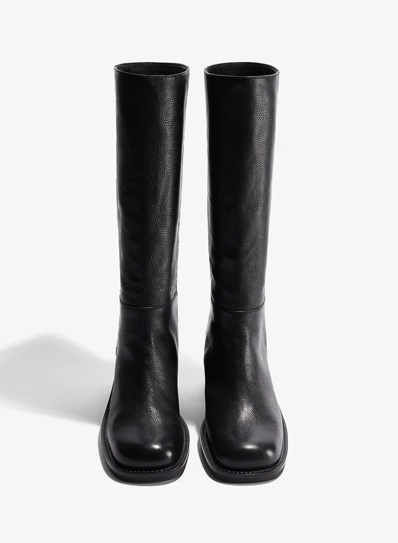 اتش اند ام بووت من الجلد