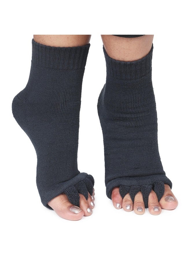 AEGON جوارب أيجون لتصحيح محاذاة القدم من القطن | فاصل أصابع 5 | لتخفيف آلام القدم | مصحح بونيون | هالوكس فالغوس | التهاب اللفافة الأخمصية | 1 زوج (رمادي) - Image 1