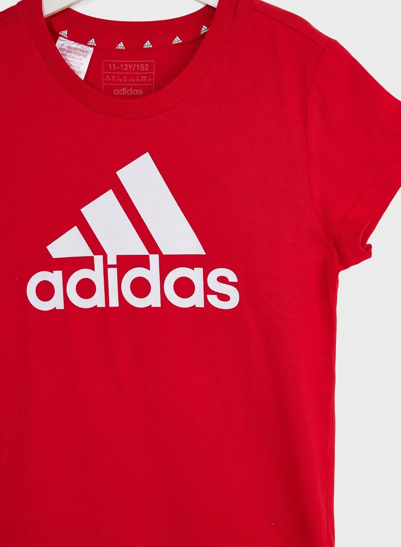 adidas تيشيرت للأطفال مزين بشعار كبير للماركة