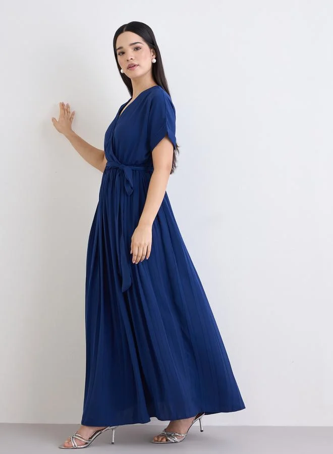 ستايلي فستان طويل بنمط لف وأكمام قصيرة