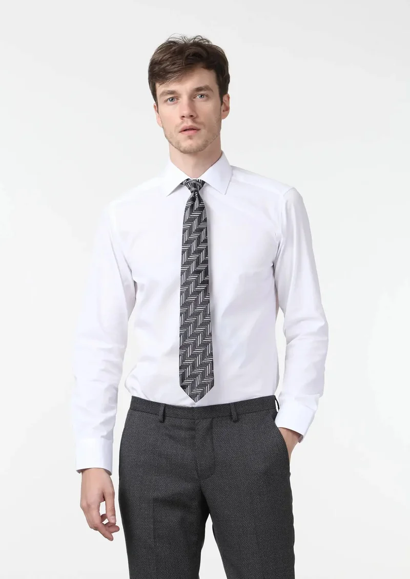 رامسي قميص أبيض سادة بقصة ضيقة من مزيج القطن الكلاسيكي