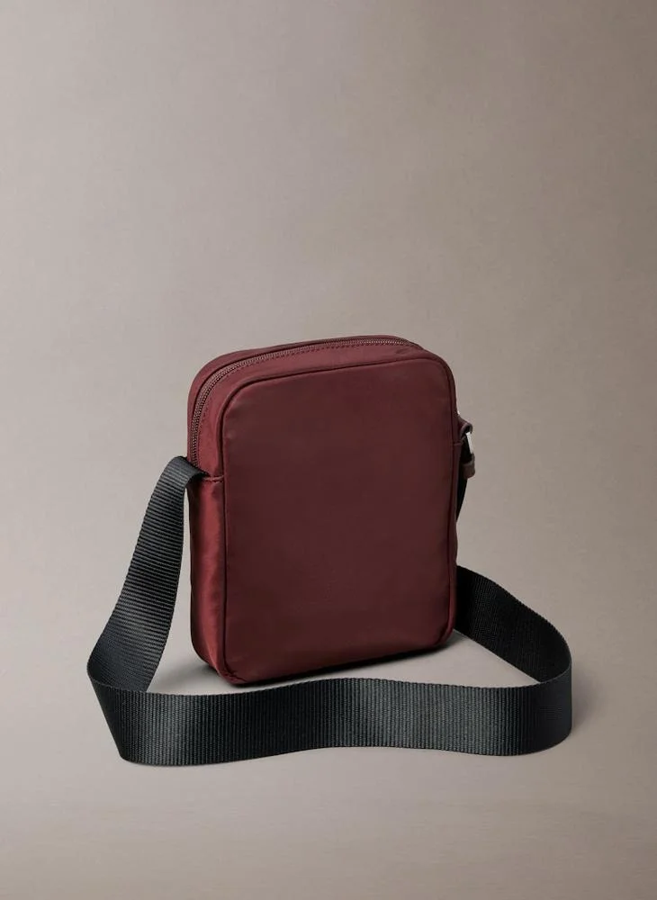 CALVIN KLEIN SLEEK REPORTER