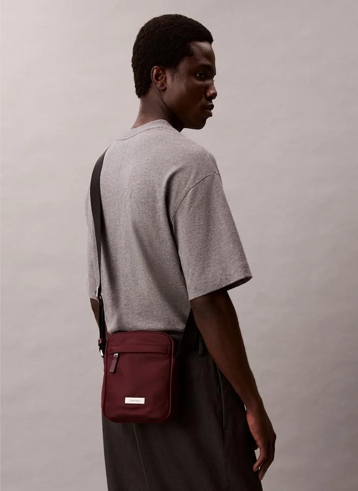 CALVIN KLEIN SLEEK REPORTER