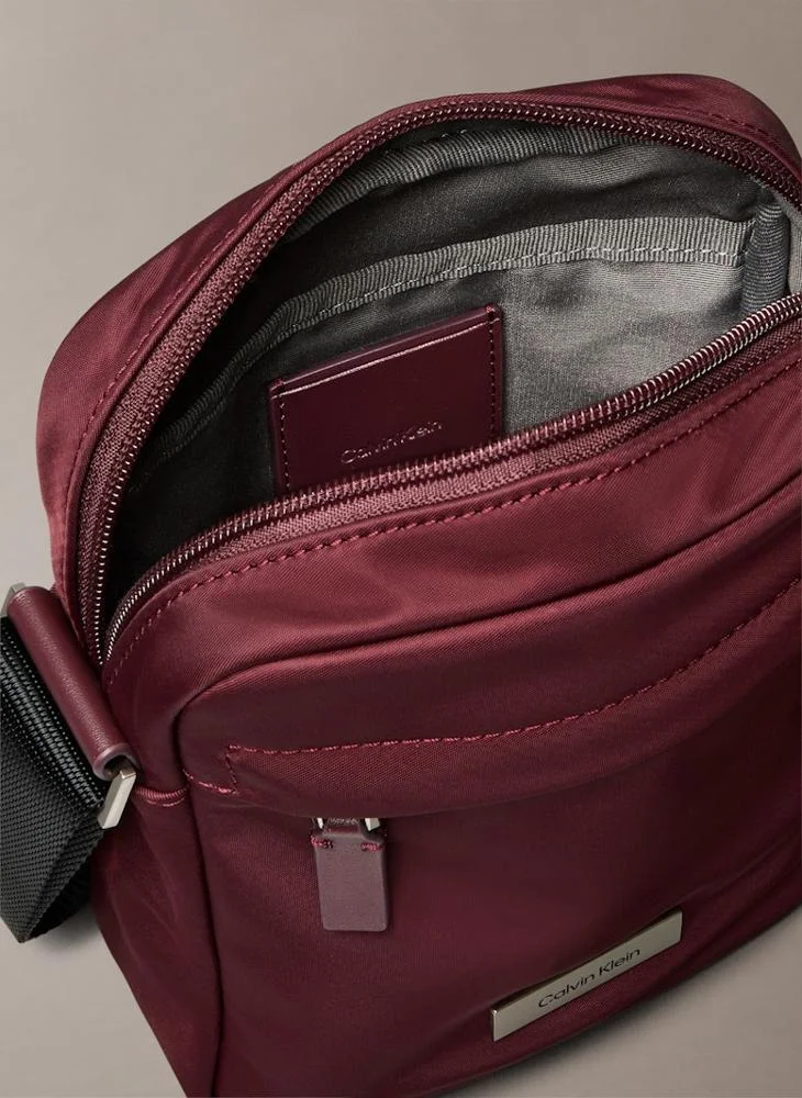 CALVIN KLEIN SLEEK REPORTER