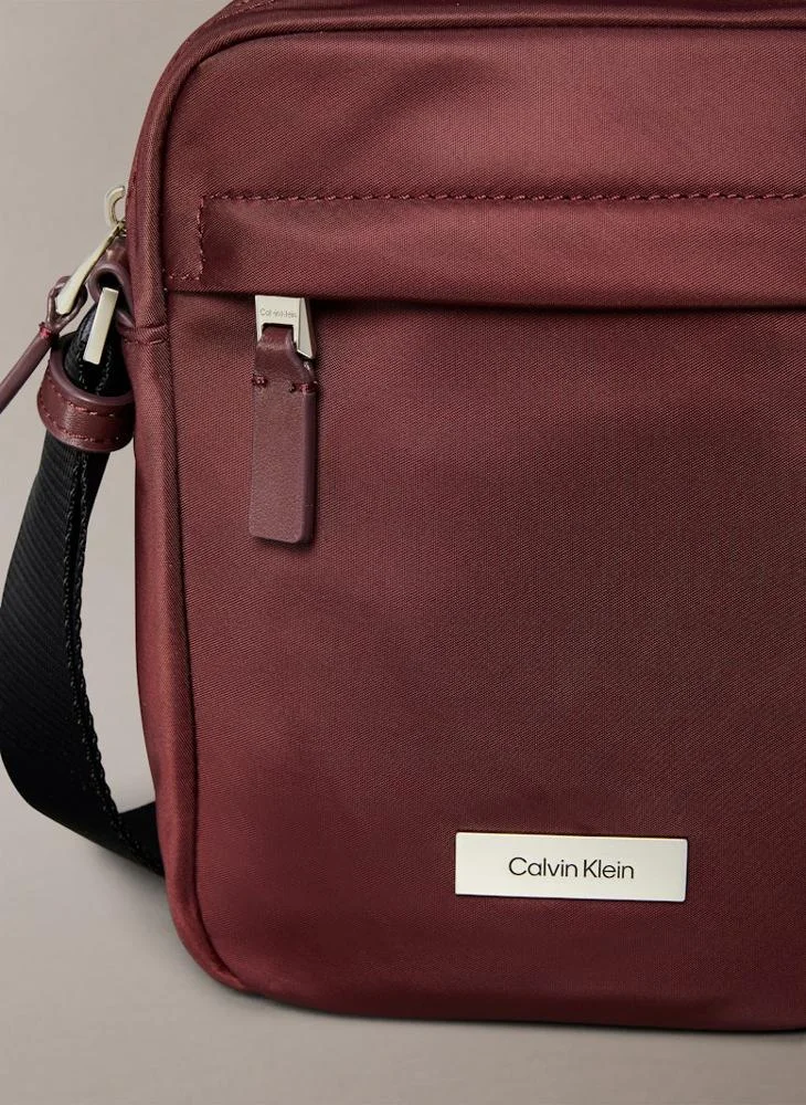 CALVIN KLEIN SLEEK REPORTER