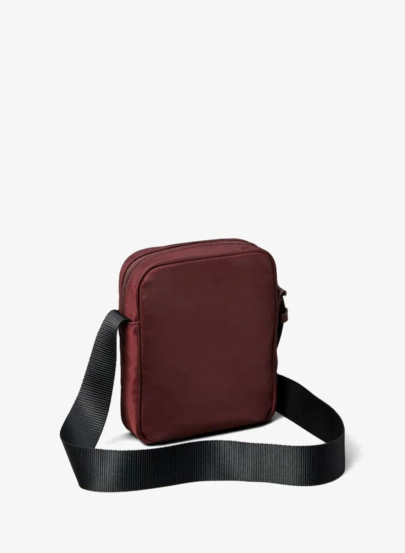 كالفن كلاين أنيق مراسل