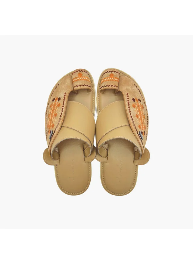 الواحة Men's Textured Slip-On Arabic Sandals with Toe Loop Detail