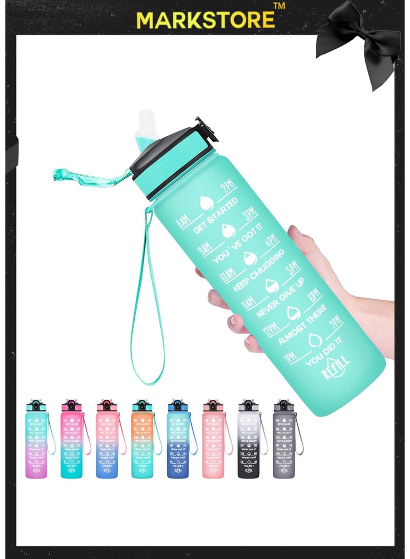 مارك ستور زجاجة مياه مزودة بعلامات زمنية على شكل قشة - متعددة الألوان، خالية من مادة BPA، مانعة للتسرب، قابلة لإعادة الاستخدام، مثالية للأطفال، والرياضة، والصالات الرياضية، واللياقة البدنية، والمكتب، والاستخدام اليومي - سعة 1 لتر/32 أونصة - Image 1