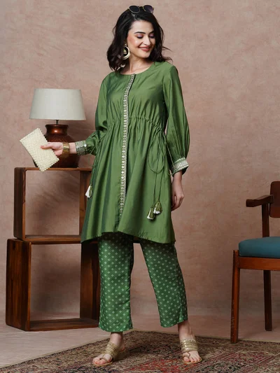 globus Women Green Cuffed Sleeves Tunic With Trousers