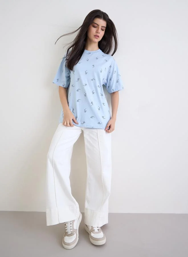 ستايلي تيشيرت فضفاض بتفاصيل مُطرزة