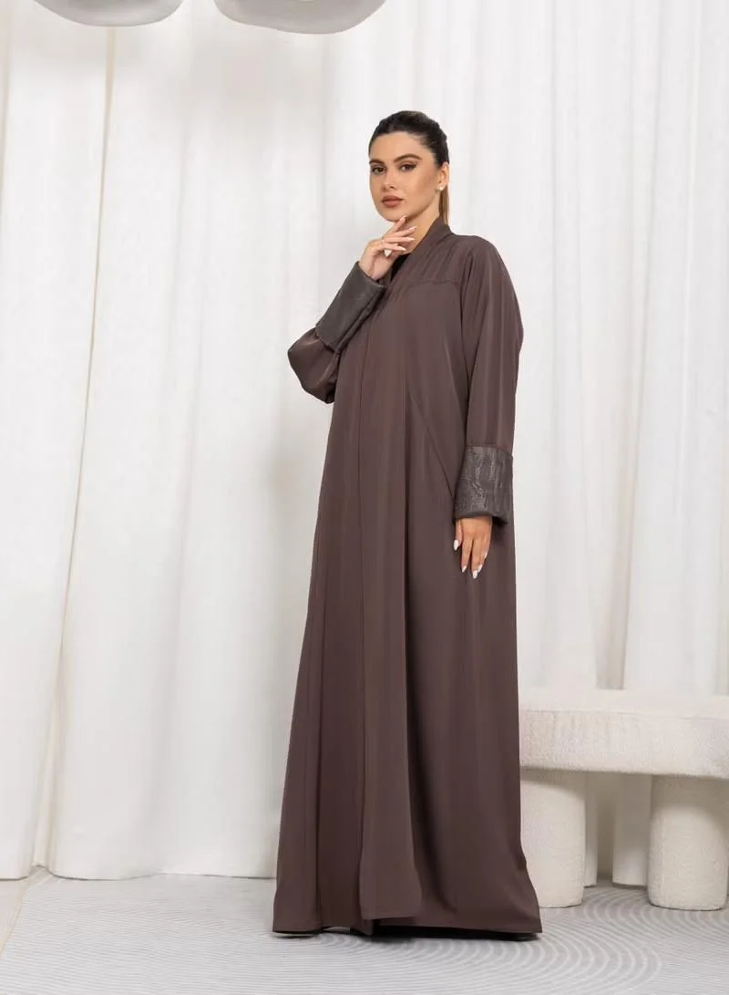 نيكياس قماش نيكاس نيدا بقصات وجيوب، طيات جاكار على الأكمام