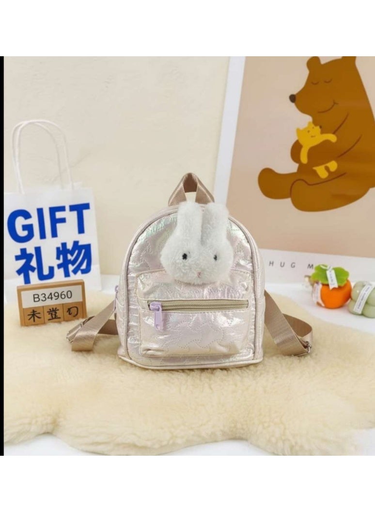 حقيبة ظهر صغيرة للأطفال من كاناز بتصميم أرنب لطيف | حقيبة مدرسية خفيفة الوزن من الجلد الصناعي للبنات | حقيبة نهارية صغيرة لرياض الأطفال والسفر، حقيبة تيدي B3496 (بلون بيج) - Image 3