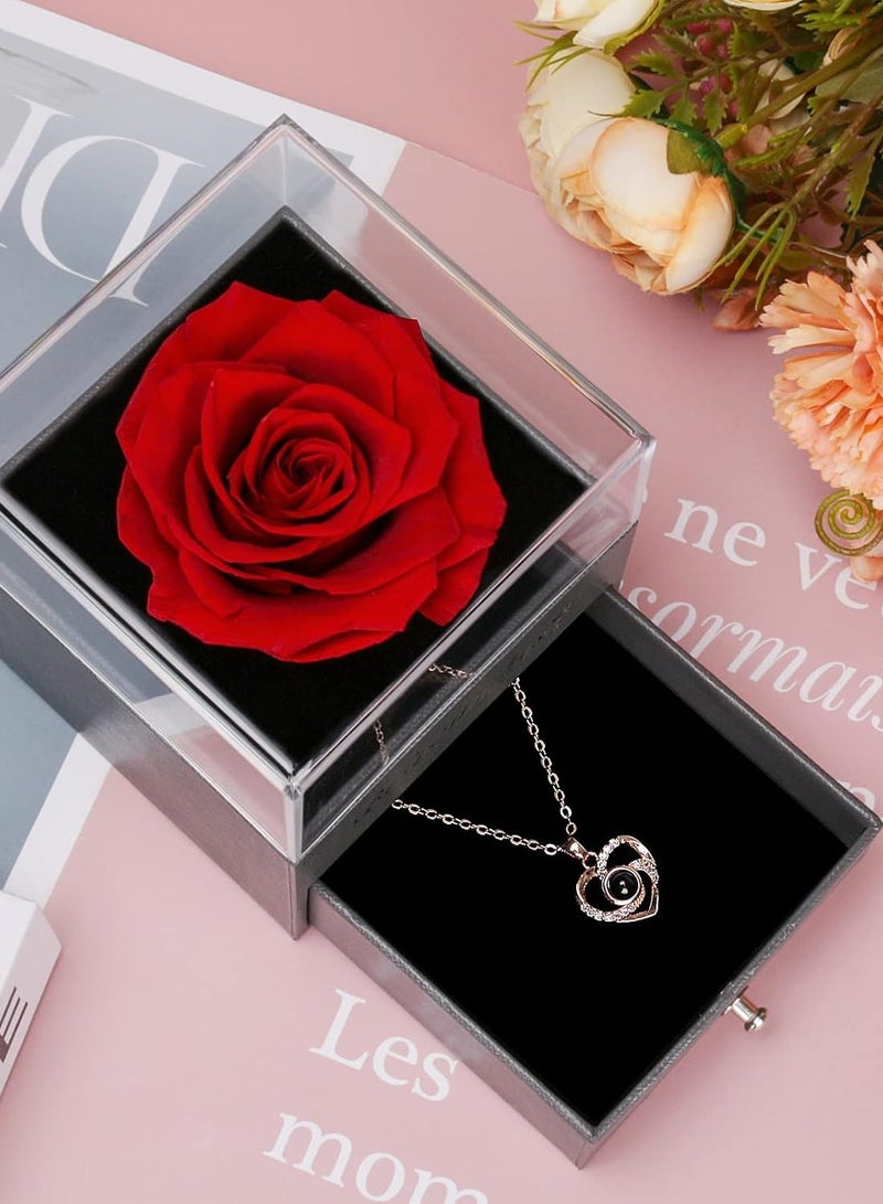 سيتا مجموعة هدايا قلادة على شكل قلب ووردة حمراء محفوظة من CITTA لها - وردة حقيقية أبدية مع قلادة حب بـ 100 لغة - مثالية لعيد الحب، وعيد الأم، وأعياد الميلاد، والنساء، والزوجة، والأم، والجدة - Image 2