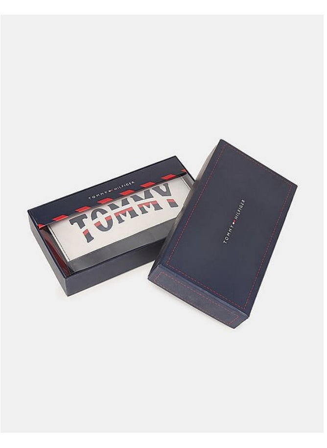 Tommy Hilfiger Plus Tommy Hilfiger Women's Zip Wallet  - Image 5