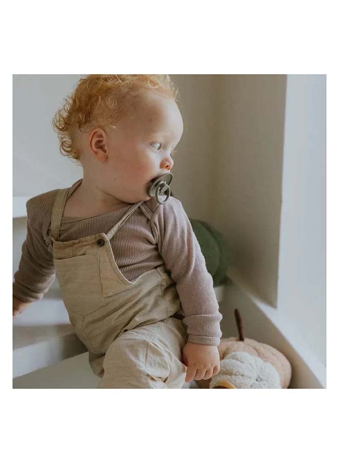 FRIGG لهاية أطفال سيليكون FRIGG بحبل 6-18 شهر 1-عبوة رمادي فضي - الحجم 2 - Image 3