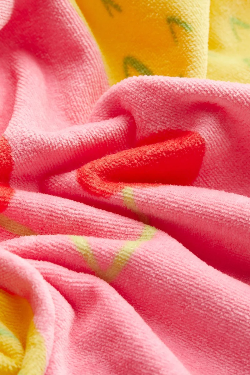 اتش اند ام منشفة للحمام مزينة بنقوش