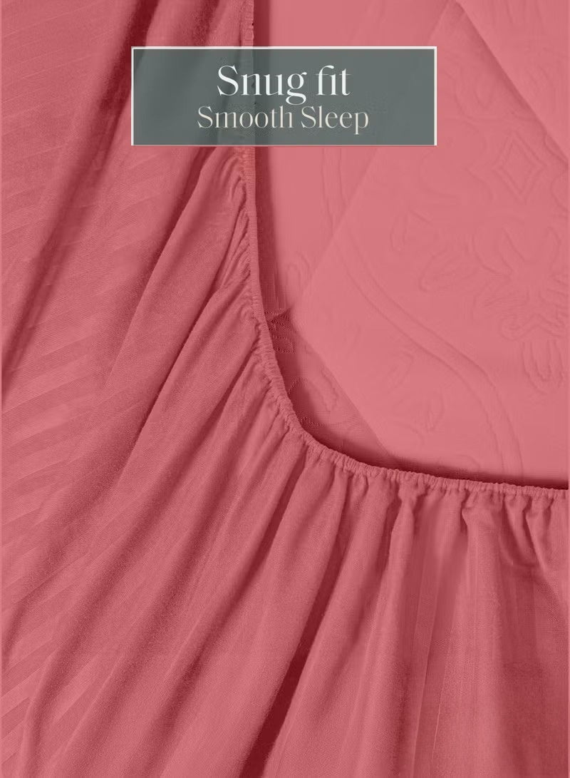 إي وورلد طقم لحاف مخطط فاخر لكل المواسم – طقم 4 قطع باللون الوردي الغباري | حجم كينغ 220×240 سم | فائق النعومة، مقاوم للتجاعيد ومصنوع في دبي | يشمل غطاء لحاف، ملاءة مطاطية (200×200 سم) و2 كيس وسادة (50×70 سم) - Image 4