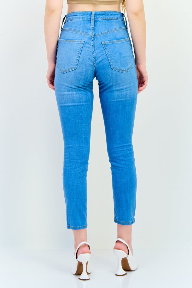 Universal Thread Women Skinny Fit Washed Stretchable Short Jeans, Light Blue  - Image 3