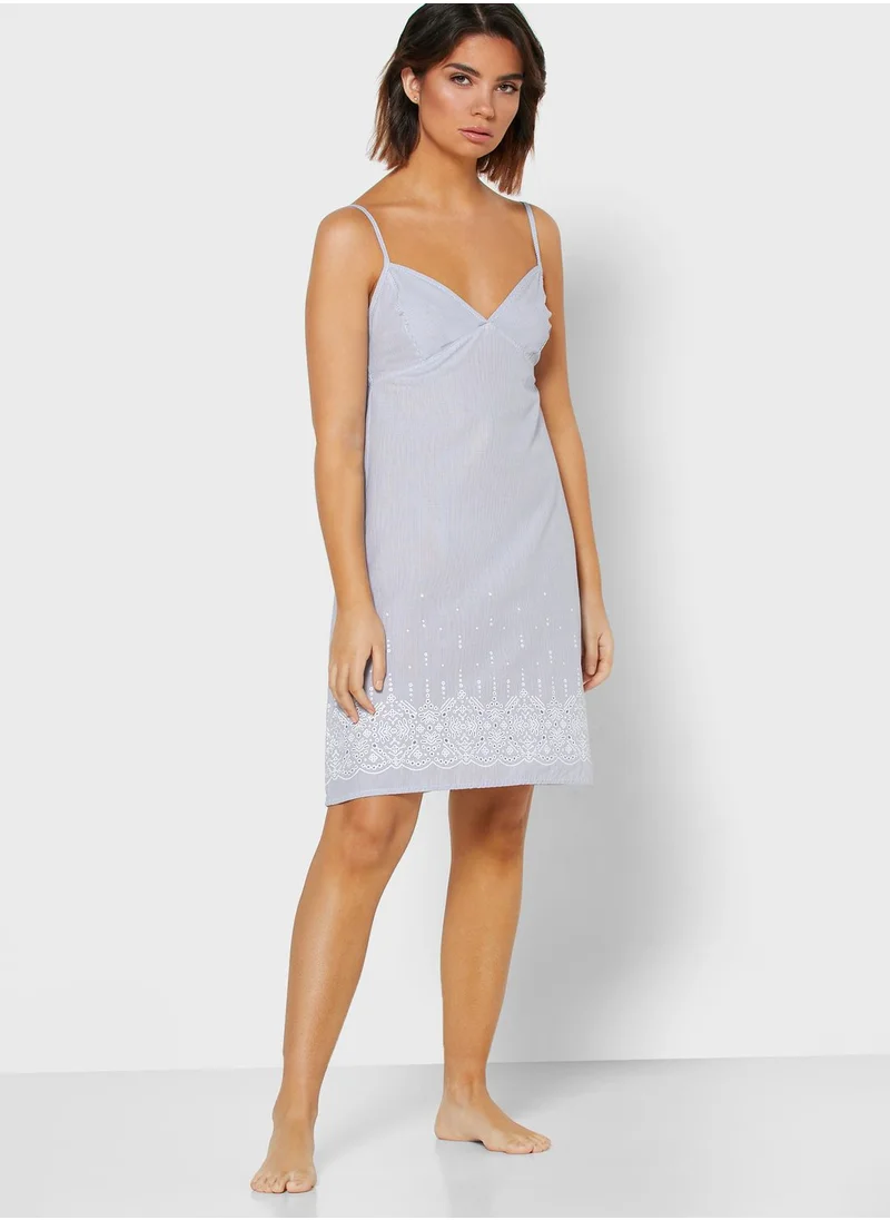 ريزرفد Lace Detail Nightdress