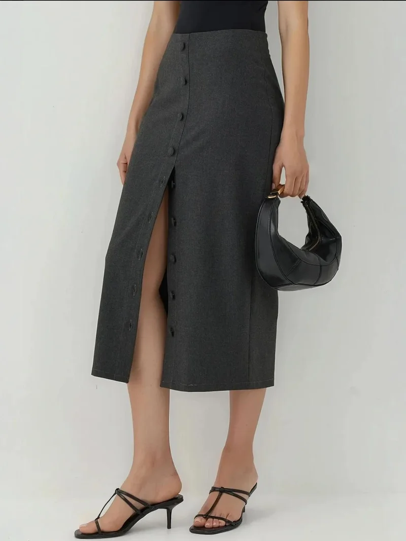 زوبعة تنورة ماكسي ضيقة بخصر عالٍ وإغلاق بأزرار