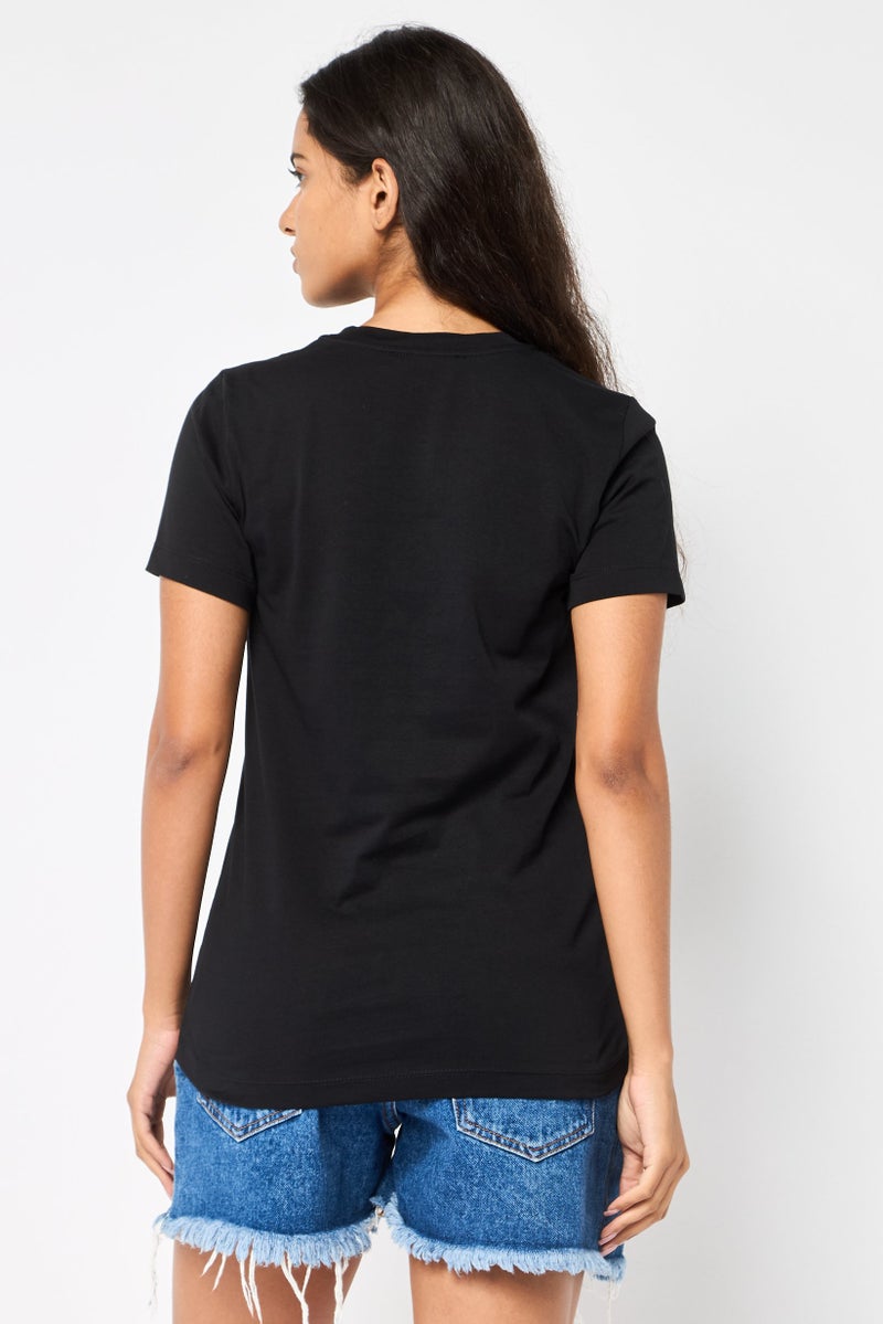 DIESEL تي شيرت نسائي بأكمام قصيرة وياقة دائرية، مطبوع برسومات، أسود - Image 4