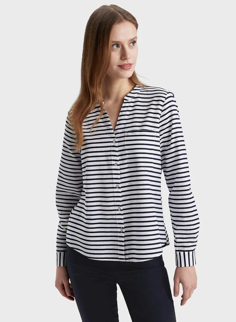 ديفاكتو قميص بياقة قميص وأكمام طويلة