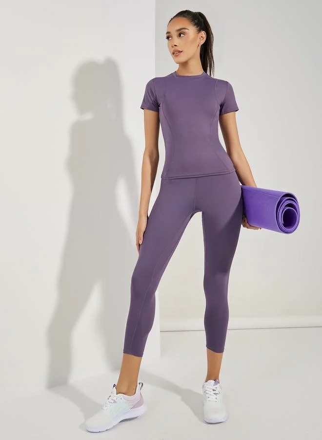 ستايلي اكتيف طقم بلوزة بأكمام قصيرة وسراويل ضيقة بتفاصيل خياطة