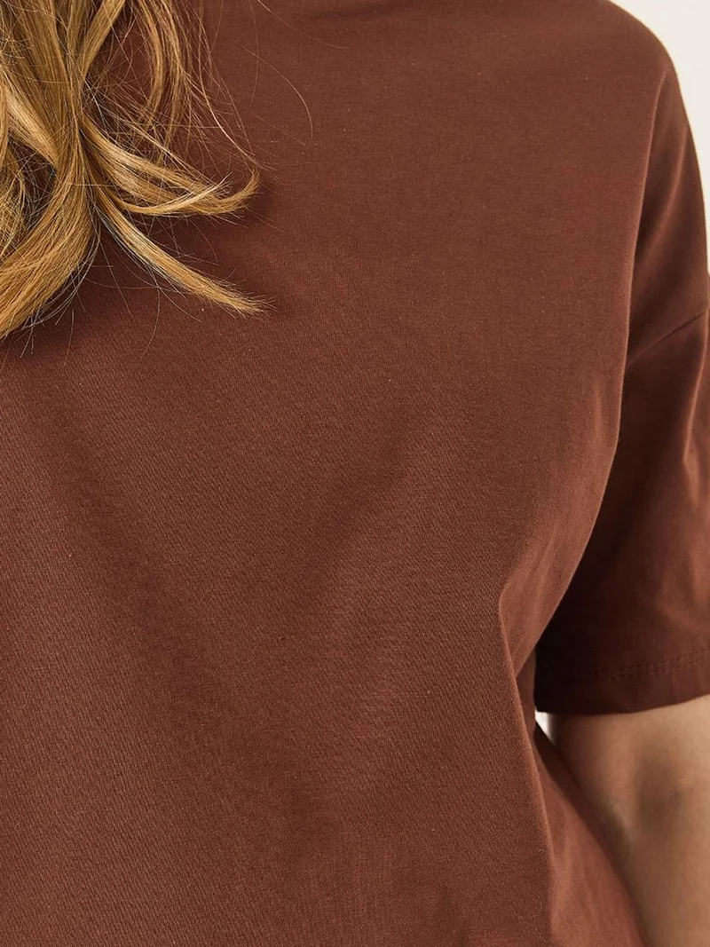 Bianco Lucci LUCCI Relaxed Fit Crew Neck T-Shirt with Slit