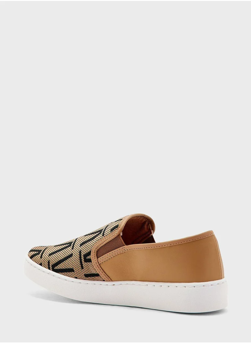 VIZZANO Cracelynn Printed Low-Top Sneakers