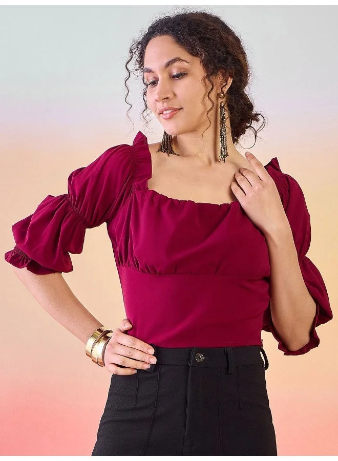 أيه كيه إس بلوزة قصيرة بأكمام منتفخة ورقبة مربعة