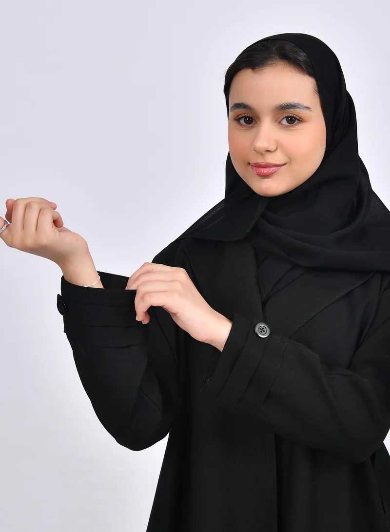 عبايات حوراء عبايه بناتيه رسميه مغلقة بطقطق تتميز بكسرات من الخلف وجيوب مخفية