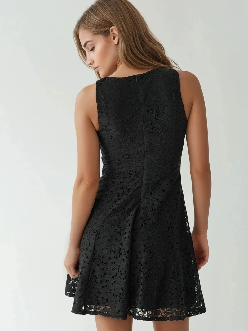 زوبعة فستان دانتيل قصير بياقة دائرية