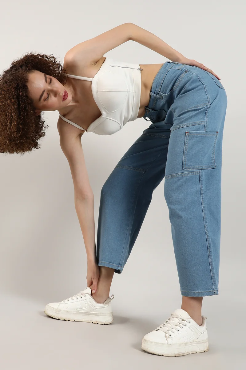 Campus Sutra Women's Light Blue Straight Fit Cargo Denim Jeans